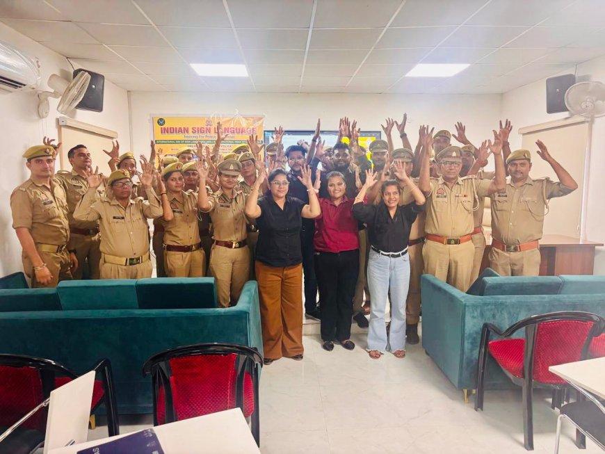 आगरा में अनोखी पहल : आगरा डेफ एनेबल सोसायटी ने पुलिस को सिखाई इशारों की भाषा