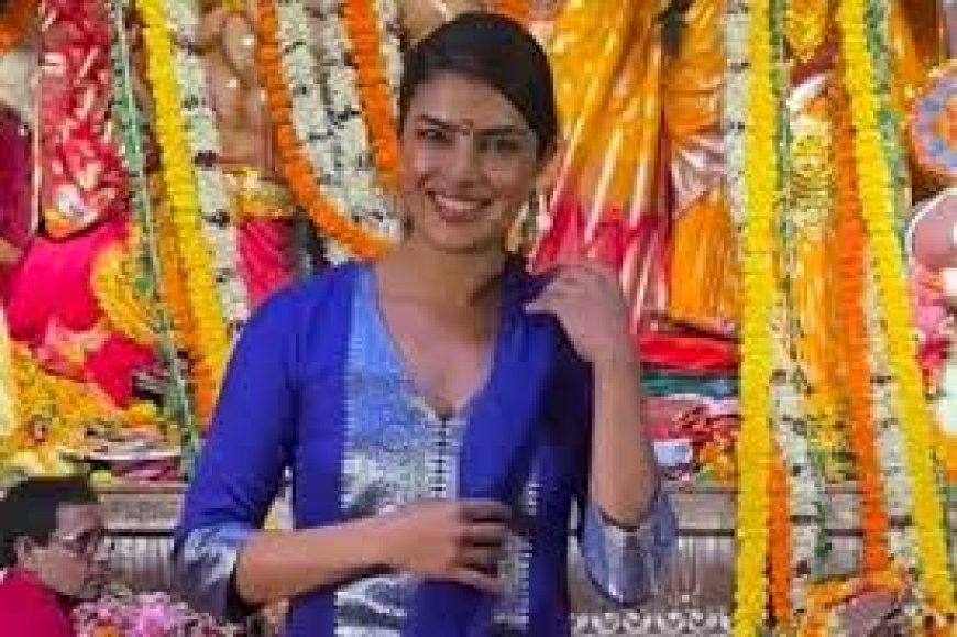 दुर्गा पूजा में पहुंची प्रियंका चोपड़ा का दिखा एथनिक अवतार