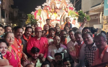 सियाराम और वीर बजरंगी के जयकारों संग धूमधाम से शुरू हुई दशहरा शोभायात्रा