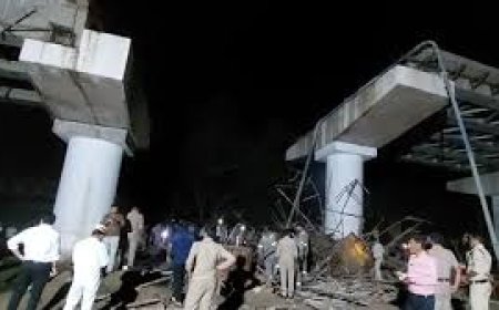 विस्तार से--- टूंडला में निर्माणाधीन रेलवे फ्लाई ओवर का एक हिस्सा गिरा, करीब दस मजदूर घायल