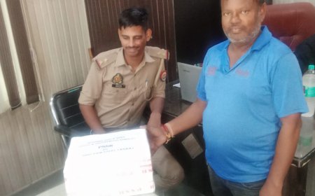 ईमानदारी की मिसाल: ऑटो चालक मुकेश ने लौटाया छूटा पार्सल, टीम एसओएस का सराहनीय कार्य
