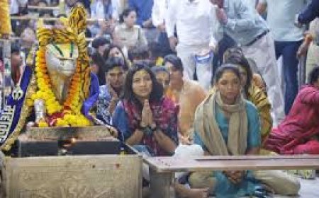 विश्व कप के बीच महाकाल की शरण में पहुंची भारतीय महिला टीम, लिया आशीर्वाद