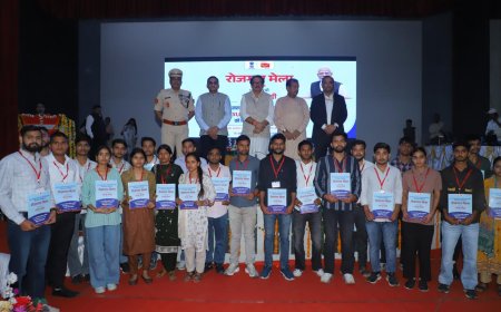 आगरा के रोजगार मेला में 123 युवाओं को मिला सरकारी जॉब का तोहफ़ा, केंद्रीय मंत्री बोले- यह शुरुआत है
