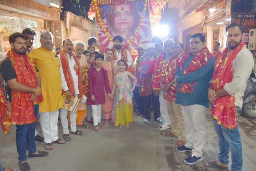 आकर्षक झांकियों संग निकली देवी शशिबाला की शोभायात्रा