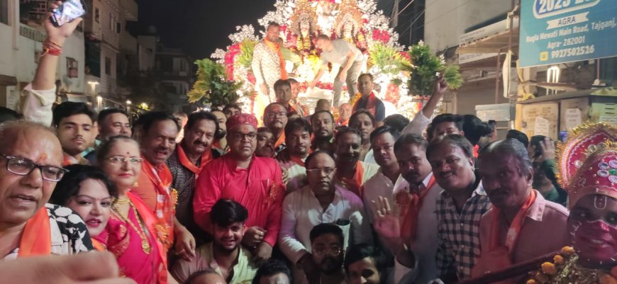 सियाराम और वीर बजरंगी के जयकारों संग धूमधाम से शुरू हुई दशहरा शोभायात्रा