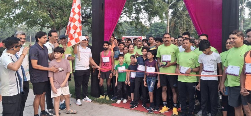 खेलगांव से पोइया घाट तक दौड़े 500 धावक, आगरा ताज हाफ मैराथन की पहली प्रोमो रेस