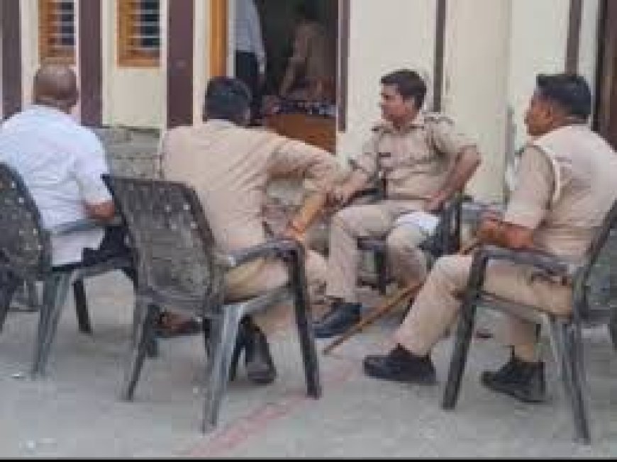 संभल में मीट कारोबारी के घरों पर आयकर-जीएसटी के छापे