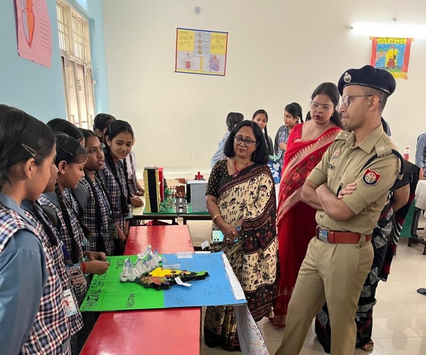 आगरा के विद्यालयों में छात्रों ने विज्ञान और तकनीकी रचनात्मकता के मॉडल प्रदर्शित कर दिखाई प्रतिभा