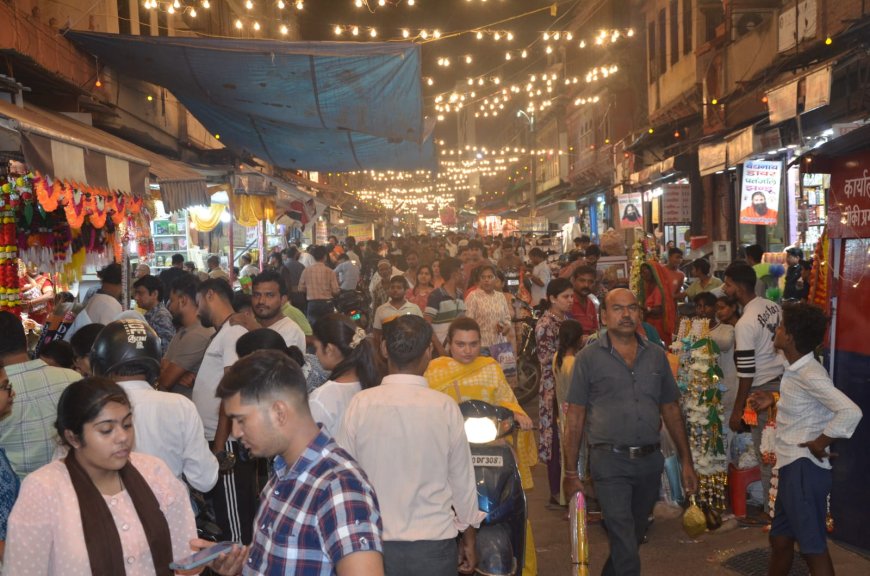 धनतेरस पर बाजारों में धन वर्षाः इलेक्ट्रॉनिक्स से लेकर ज्वेलरी तक खरीदारों की भीड़, हर बाजार में रौनक