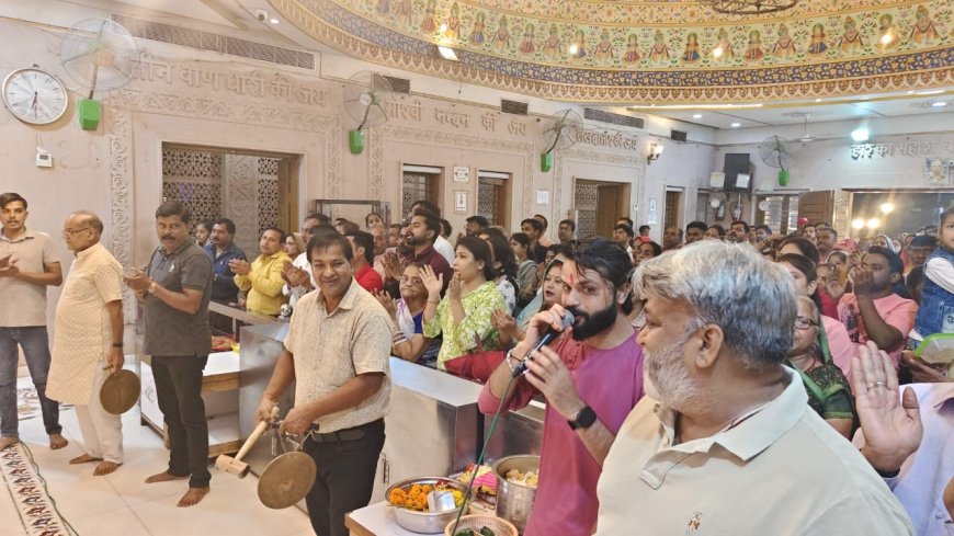 नरक चतुर्दशी पर खाटू श्याम मंदिर में उमड़ा भक्तिभाव, बैंगनी-नीले-श्वेत पुष्पों से हुआ स्वर्णिम श्रृंगार