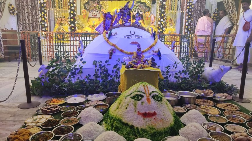 गोवर्धन महाराज की आराधना में डूबा आगरा, शहर भर में गूंजे गिरिराज के जयकारे और भक्ति के स्वर