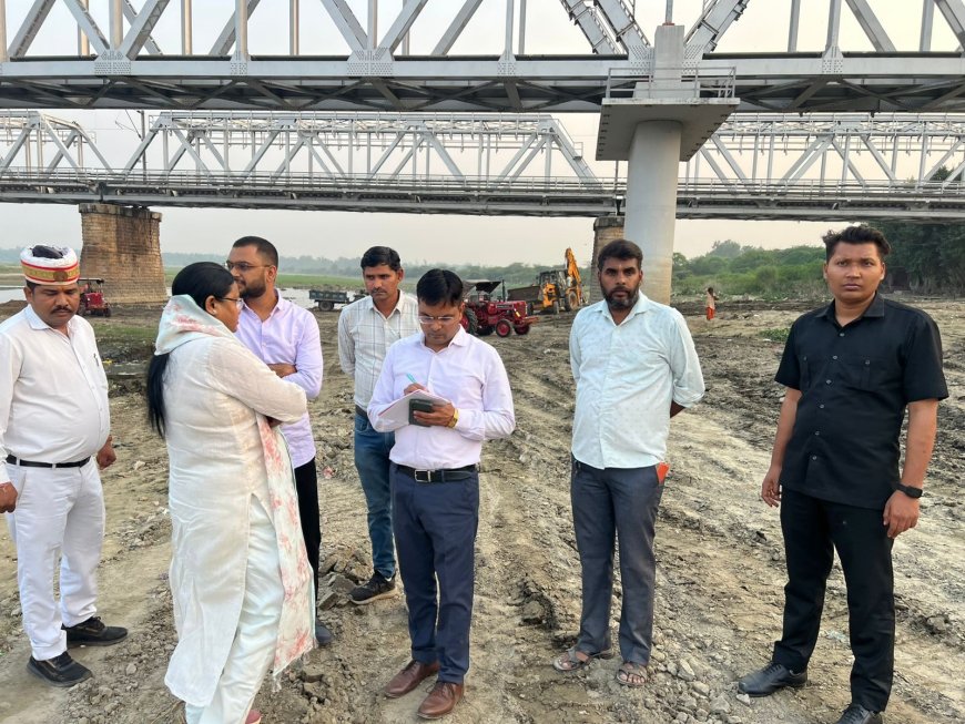 आगरा की महापौर ने यमुना घाटों की सफाई का किया निरीक्षण, अधिकारियों को दिए कड़े निर्देश