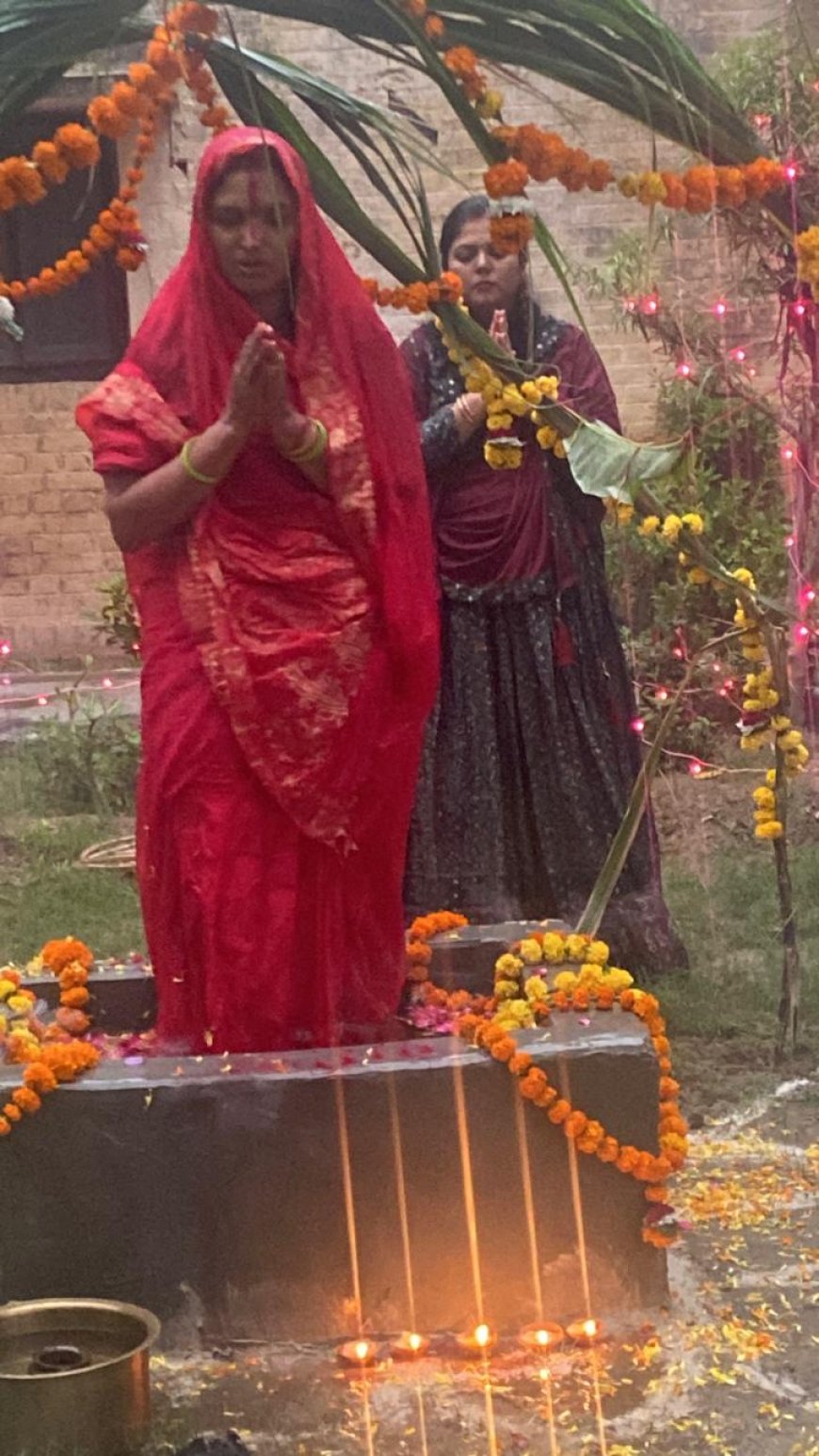 छठ महापर्व के तीसरे दिन आगरा -टूंडला समेत देशभर में सूर्य को संध्या अर्घ्य दिया गया