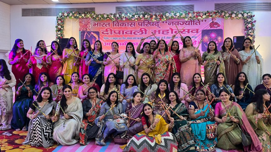 नृत्य, दीपों और संस्कृति का संगमः आगरा में गरबा-डांडिया की गूंज के संग मना दिवाली उत्सव