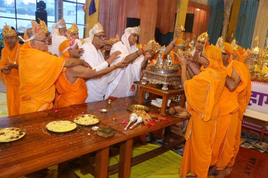 सिद्धचक्र विधान का दूसरा दिवस: भक्ति, साधना और आराधना से गूंजा शालीमार एनक्लेव जैन मंदिर