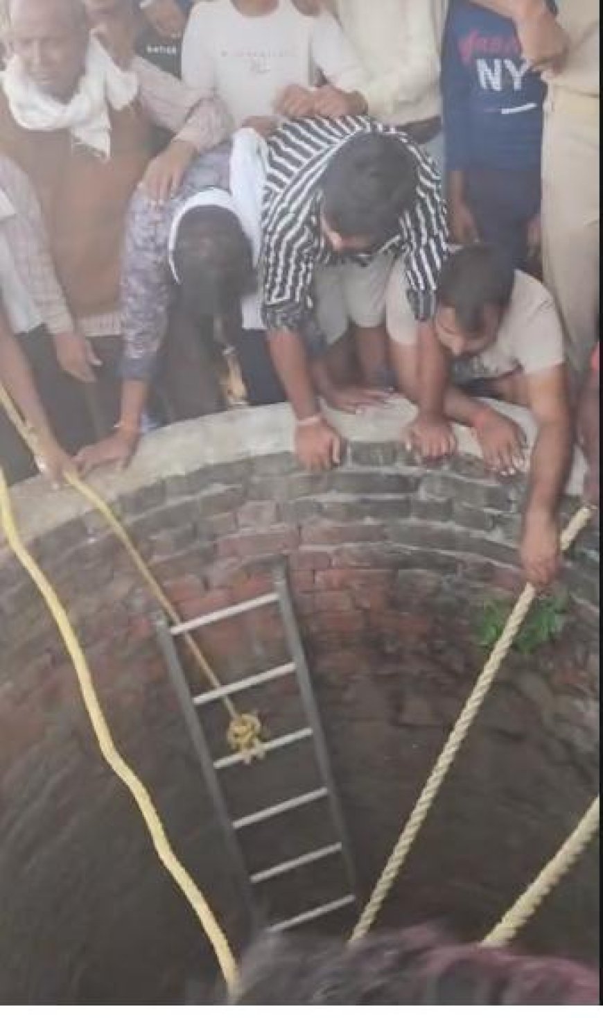 आगरा के बाकंदा खास में पांच साल का बच्चा कुएं में गिरा, बचाव अभियान जारी