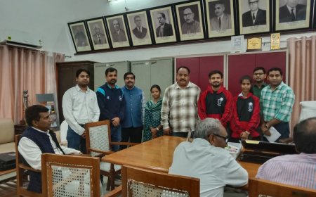 एनएसएस स्वयंसेवकों ने बढ़ाया आगरा कॉलेज का मान, उत्कर्ष और निक्की का चयन गणतंत्र दिवस परेड शिविर के लिए