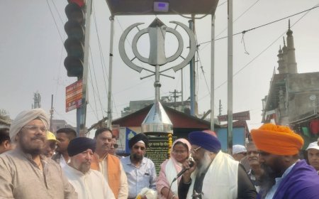आगरा में गुरु नानक देव चौक पर स्थापित श्री खंडा साहिब का लोकार्पण, महापौर ने किया उद्घाटन