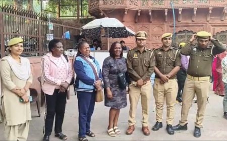 ताजमहल पर खोई केन्या की महिला पर्यटक को ताज सुरक्षा पुलिस ने 40 मिनट में परिवार से मिलवाया