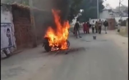 दीपावली पर खरीदी स्कूटी बनी आग का गोला, चलते-चलते लगी आग