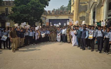 आगरा कॉलेज में डायल 112 जागरूकता अभियान, नाटक के जरिए छात्रों को दिया सुरक्षा संदेश