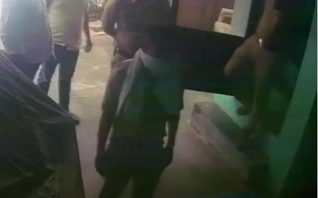 आगरा में दबिश विवाद- बिना महिला पुलिसकर्मी के घर में घुसे दारोगा, अभद्रता के आरोप साबित