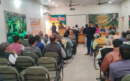 किसानों का गुस्सा फूटा: अफसरों की गैरहाजिरी पर किसान दिवस का बहिष्कार, घोटालों की झड़ी लगाई