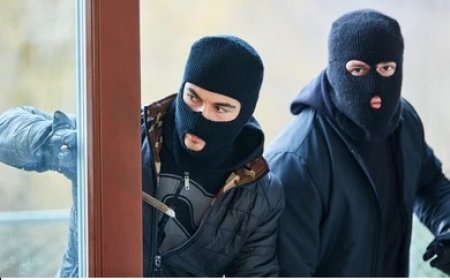 आगराः घर में घुसे नकाबपोश, पिस्टल से हमला…बहू की चीख पर दौड़ी कॉलोनी, दो लुटेरे दबोचे