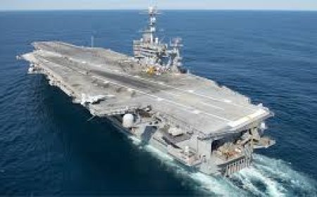 भारत का आईएनएस विक्रांत पहुंचा श्रीलंका, कोलंबो पोर्ट पर लगा मजमा