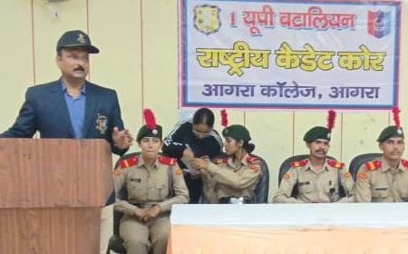 संविधान दिवस पर आगरा कॊलेज के एनसीसी कैडेट्स का संकल्प: राष्ट्रहित में कर्तव्य सर्वोपरि