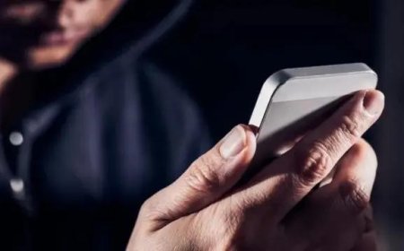 मोबाइल में गुप्त खांचा बनाकर चाँदी की चोरी, आगरा की फैक्ट्री से हाईटेक फ्रॉड का पर्दाफाश