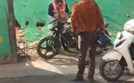 एमजी रोड पर अफरा-तफरी, मेट्रो निर्माण क्षेत्र में निकला तार, बाइक फँसकर दो युवक गिरे, सुरक्षा इंतज़ामों पर उठे सवाल