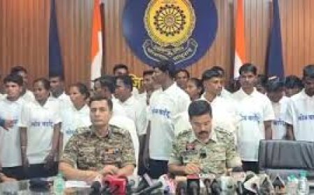 दंतेवाड़ा में 37 नक्सलियों ने किया समर्पण, इन पर 65 लाख का था इनाम