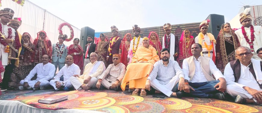 आगरा में गरीब बेटियां बनीं सुहागन, सर्वजातीय सामूहिक विवाह में दाम्पत्य सूत्र में बंधे 23 जोड़े
