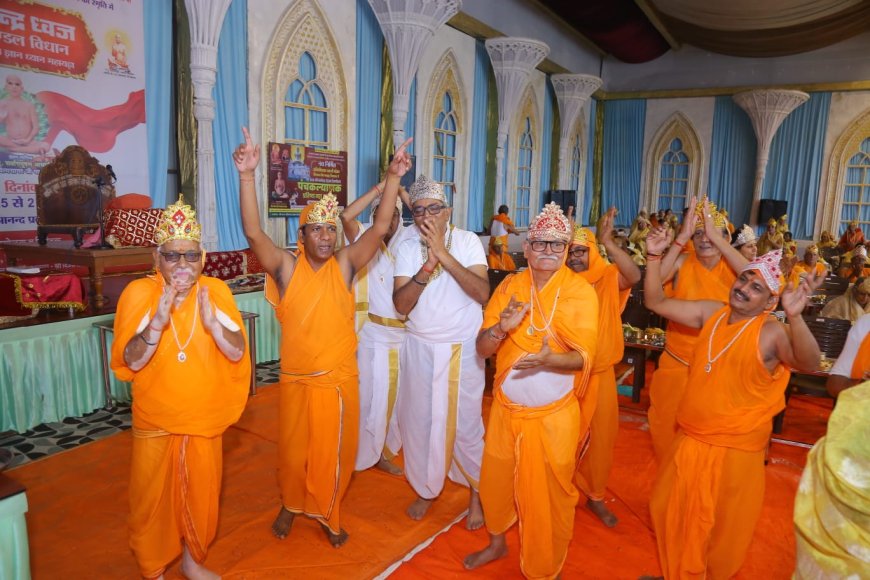 आगरा में इंद्रध्वज विधान का नवां दिन पूर्ण, कल होगा पिच्छी परिवर्तन और 458 दीपों से मंगल आरती