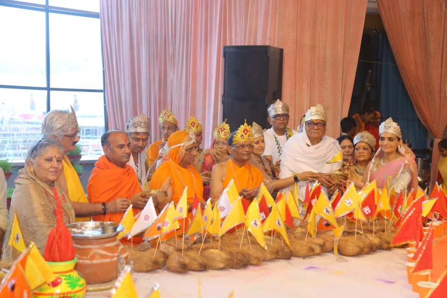 आगरा में श्री इंद्रध्वज विधान के दसवें दिन पिच्छी परिवर्तन और 458 दीपों की आरती से गूंजा परिसर