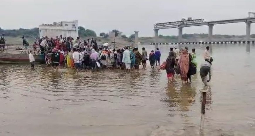 बारिश को विदा हुए महीने भर से ज्यादा हो गया पर पिनाहट में पौंटून पुल का नामोनिशान तक नहीं
