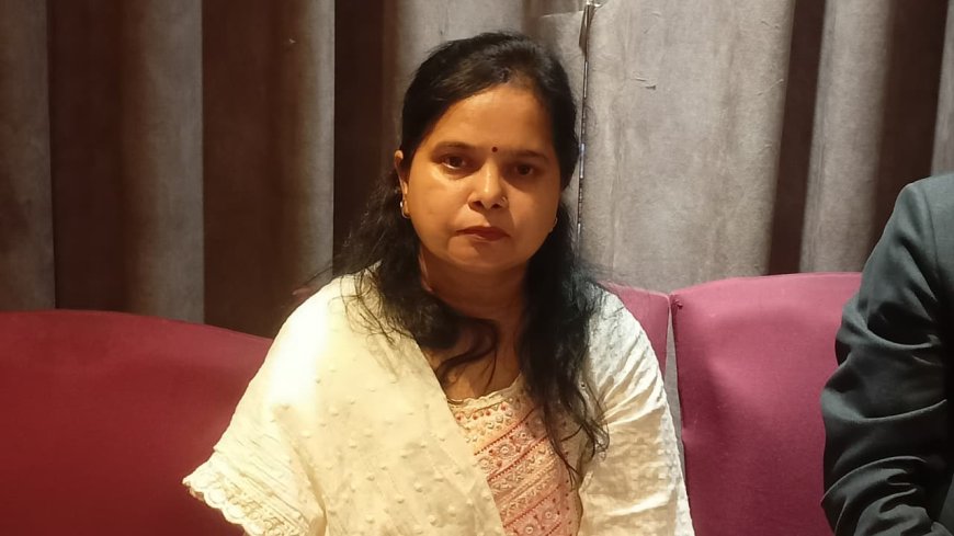 शोध छात्रा के आरोपों पर नया मोड़, प्रोफेसर की पत्नी बोलीं – “पति निर्दोष, ब्लैकमेल की साजिश रची गई”