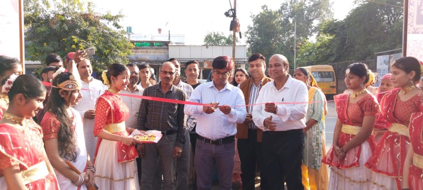 आगरा में सजी परंपरा और सृजन की महक, हस्तशिल्प प्रदर्शनी ने खींचा लोगों का ध्यान