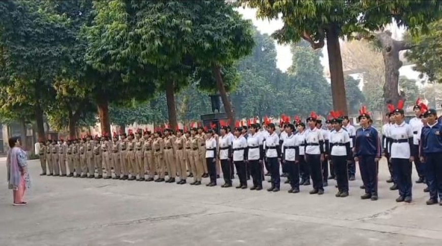 आगरा कॊलेज में गर्ल्स कैडेट्स ने मनाया राष्ट्रीय गीत ‘वंदे मातरम्’ के 150वें वर्ष का स्मरणोत्सव