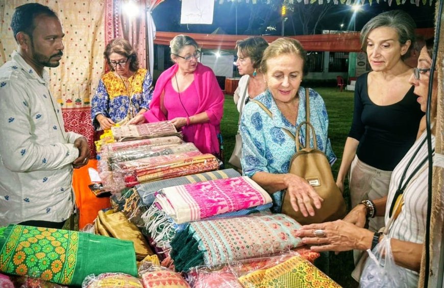 आगरा में  हस्तशिल्पियों को मिला नया मंच, विदेशियों ने भी दिखाया अपनापन: दस दिनी हस्तशिल्प मेला संपन्न