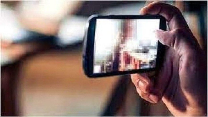 नहाते वक्त दोस्त की पत्नी का गुप्त वीडियो बनाकर 15.85 लाख की ठगी