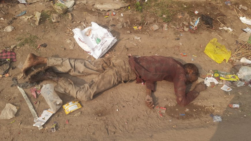 आगरा के किरावली कस्बे में सड़क किनारे मिला अधेड़ का शव, कोई नहीं पहचान पाया