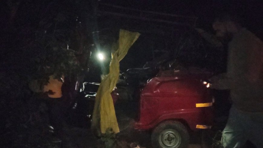 आगरा के बसई अरेला क्षेत्र में कैंटर ने सवारी टेम्पो को मारी टक्कर, चार लोग घायल