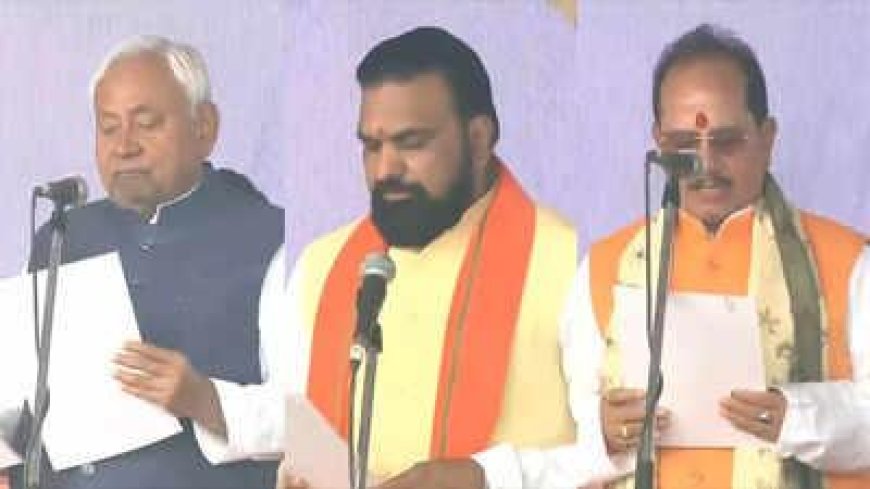 रिकॉर्ड 10वीं बार नीतीश कुमार ने संभाली बिहार की कमान, एनडीए की कैबिनेट ने गांधी मैदान में ली शपथ