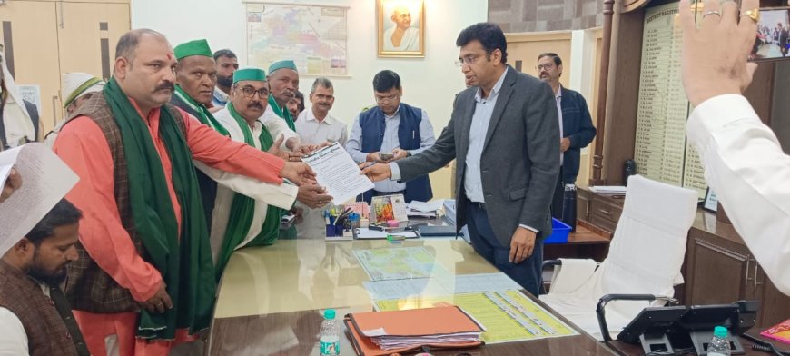 25% बिजली राहत योजना से किसान बाहर क्यों? बीकेयू ने डीएम को दिए मांग पत्र में उठाया सवाल