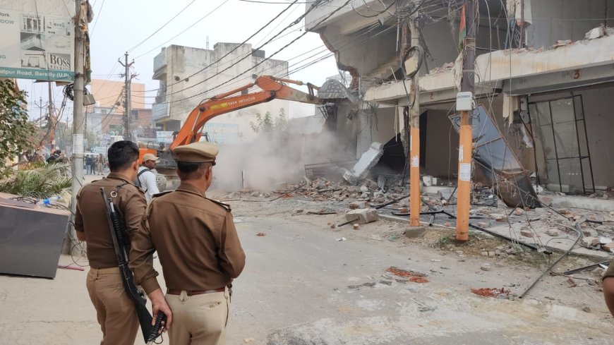 बरेली में बुलडोजर का बड़ा वार, तौकीर रज़ा के करीबी कॉलोनाइज़र आरिफ की दो विशाल संपत्तियां  ध्वस्त, क्षेत्र में खलबली
