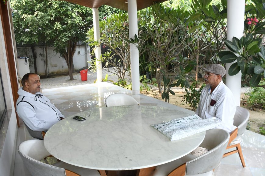 कैमरून में फंसे धीरज को बचाने के प्रयास तेज: पिता मिले सांसद नवीन जैन से