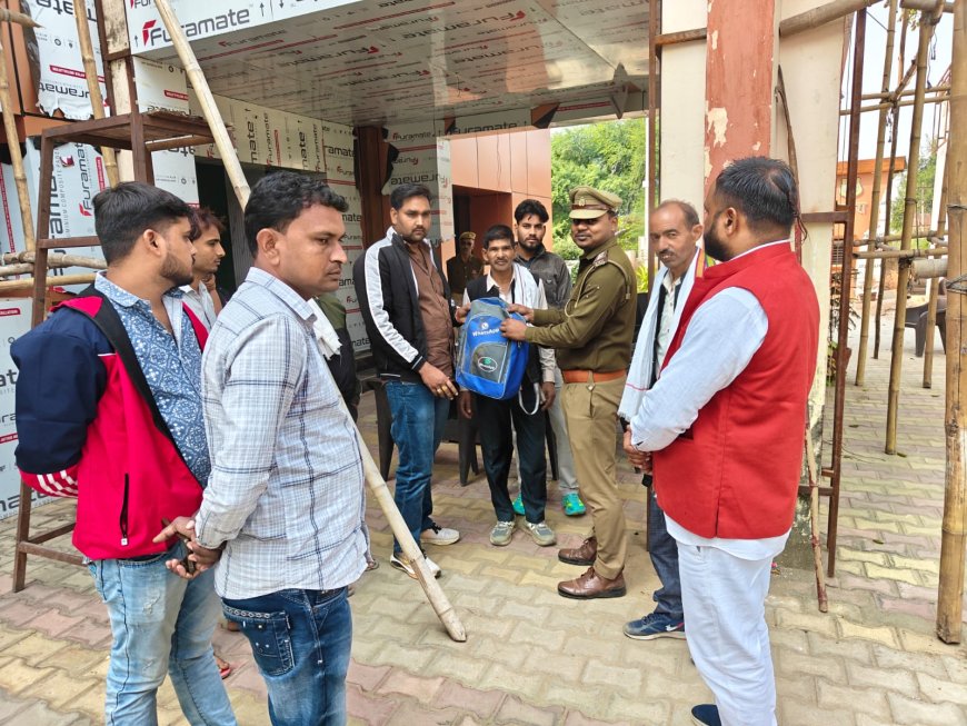 आगरा में एक्सीडेंट में घायल युवक के गिरे बैग में 20 लाख के जेवरात थे, पुलिस ने ढूंढ निकाला, जिले में कई हादसों और घटनाओं ने बढ़ाई हलचल