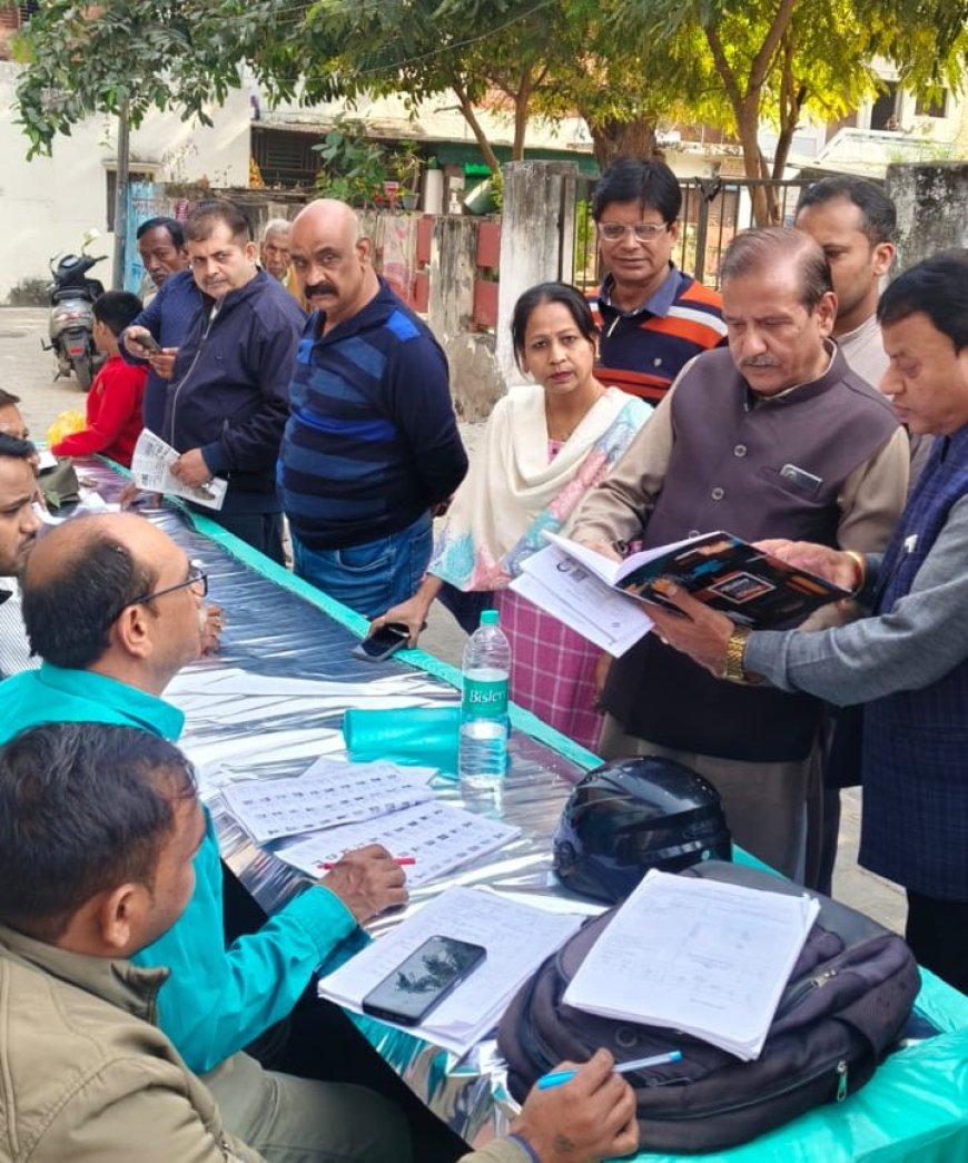 आगरा के बलकेश्वर में वोटर लिस्ट रिविज़न को मिला बूस्ट, सिंधी धर्मशाला में लगा विशेष एसआईआर कैंप